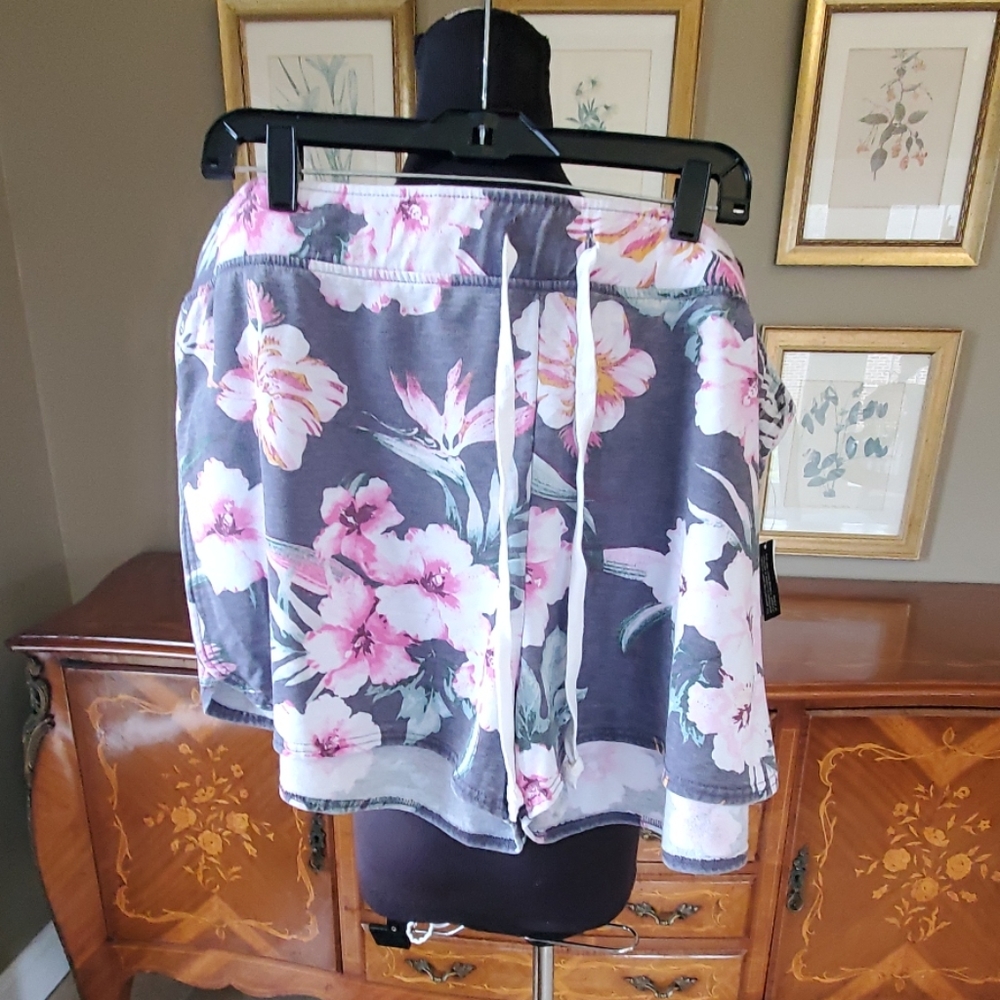 DEREK HEART Shorts New